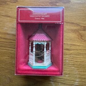 Sweetheart Handcrafted Ornament Christmas 1986 Gazebo Scene Tree Vintage